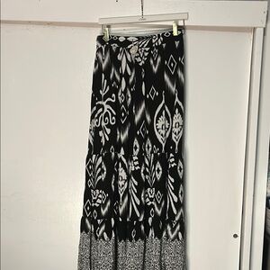 EYA COLLECTION Black and White Tiered Maxi Skirt  size medium